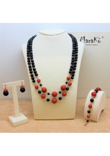 https://www.marako.it/2444-3331-thickbox/collier-a-due-fili-agata-nera-satinata-corallo-bamboo-red.jpg